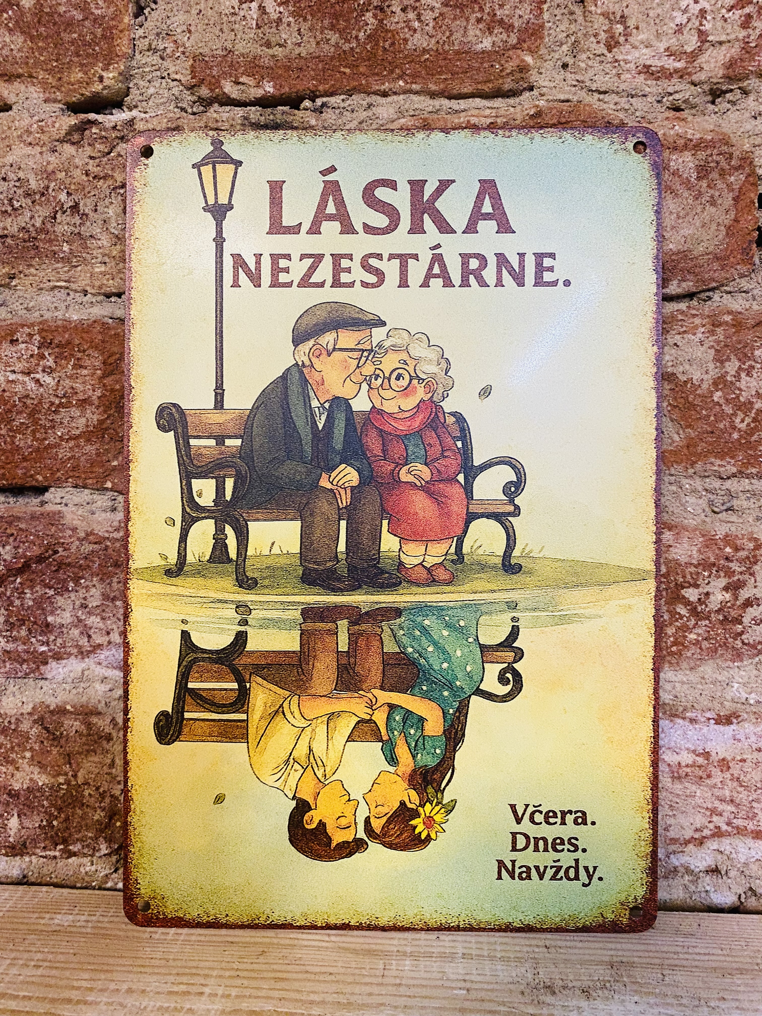 Plechová cedulka - láska nezestárne