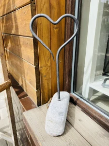Kované srdíčko na kameni