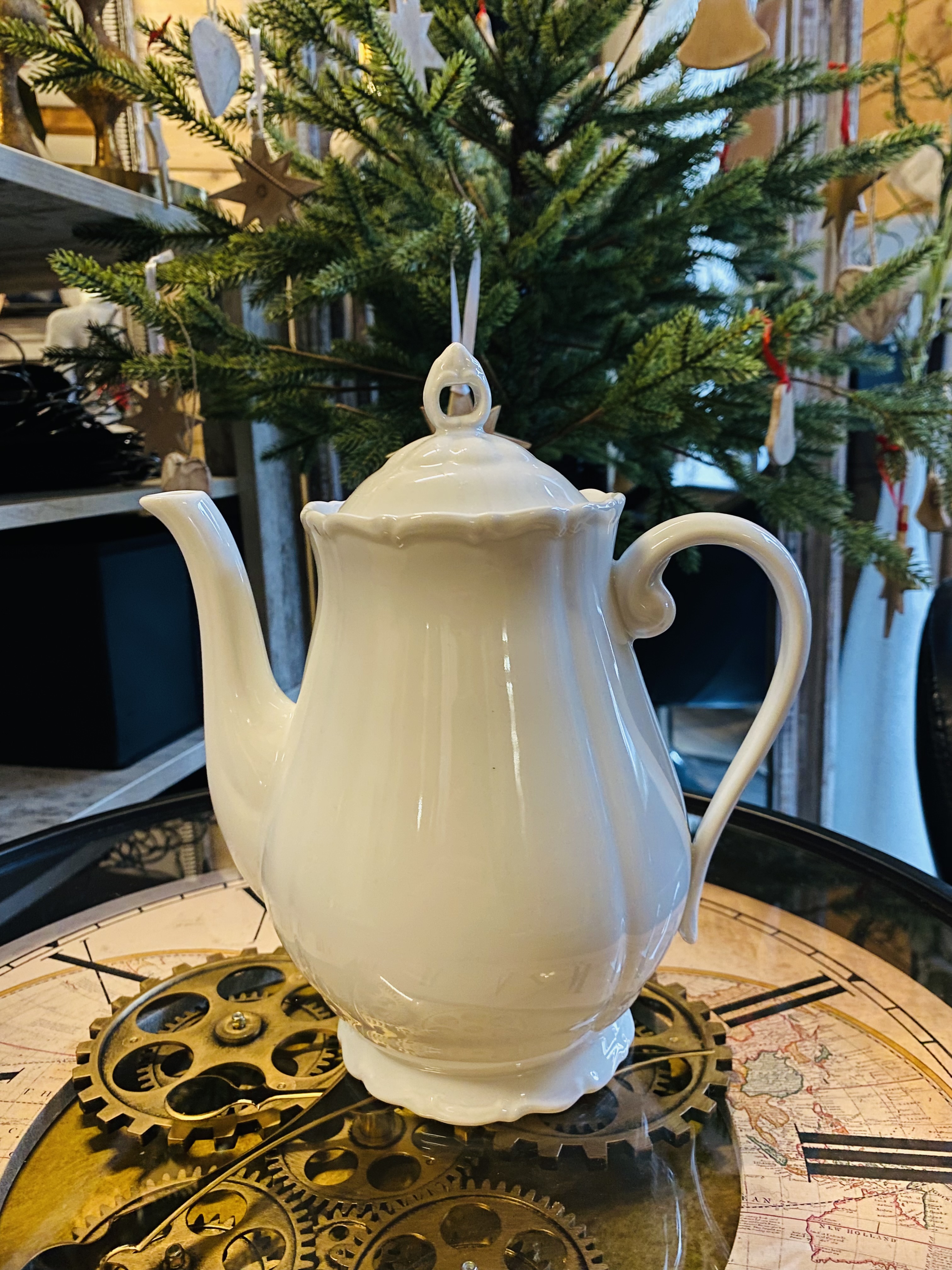 Porcelánová konvička na čaj 