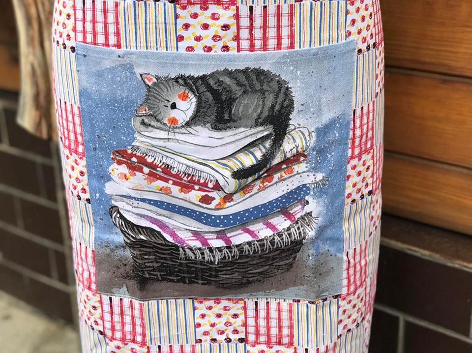 Kuchyňská zástěra anglický venkov Cat