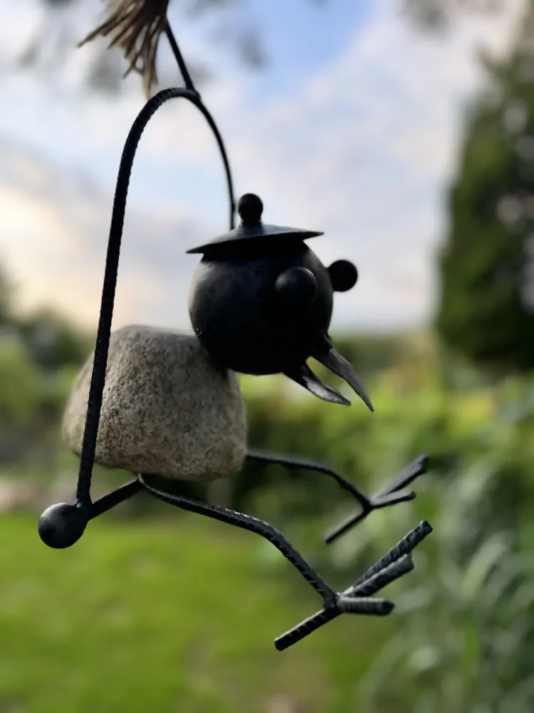 Kovaný pták na houpačce (s čepičkou) 