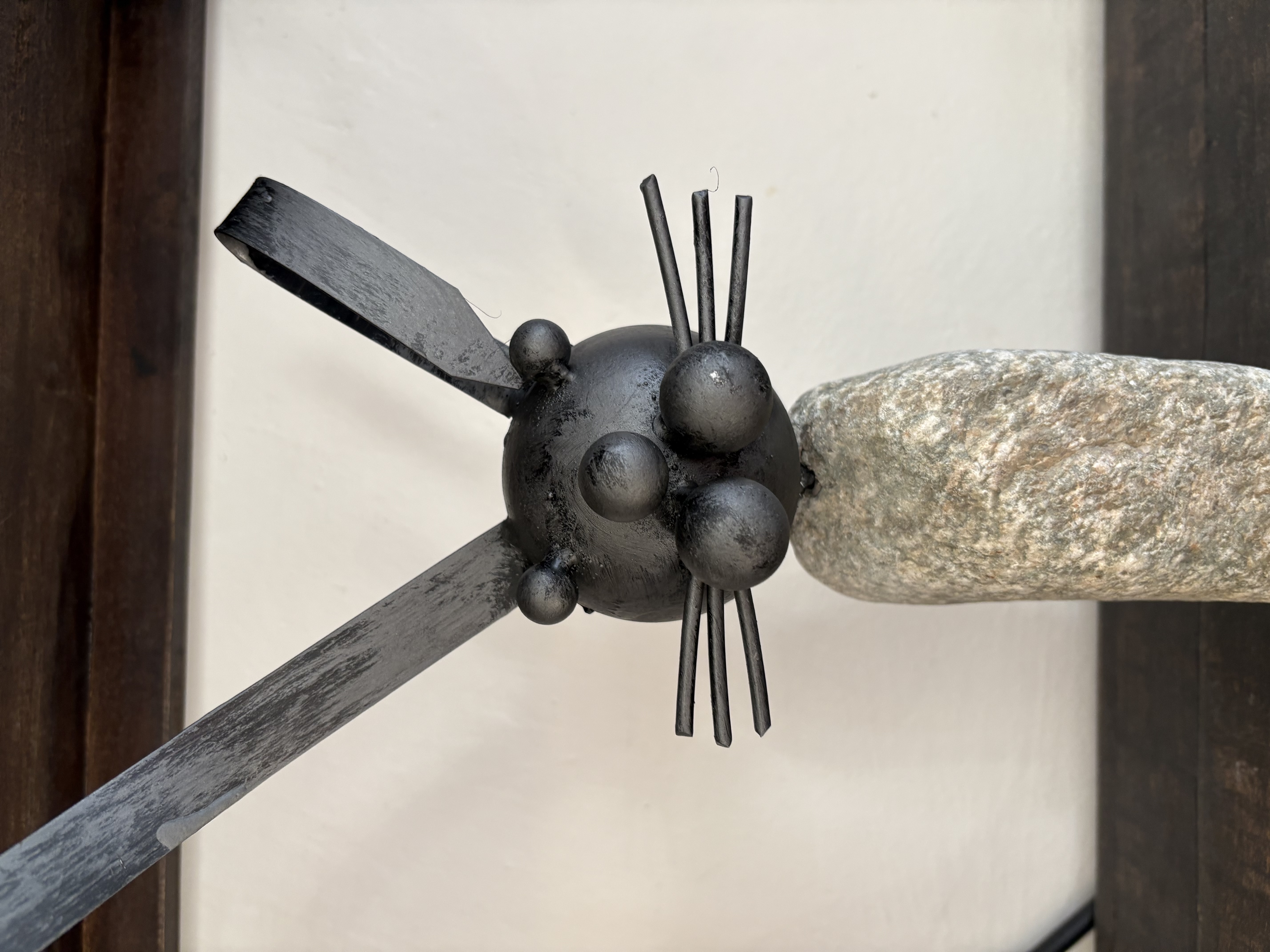 Kovaný zajíc - tělo z kamene 36cm