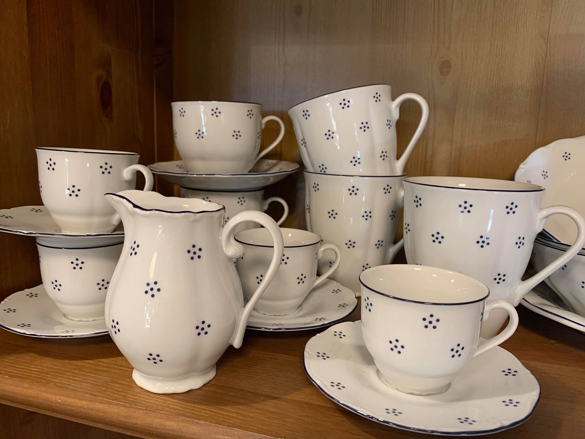 Prvorepublikový porcelánový šálek s podšálkem espresso