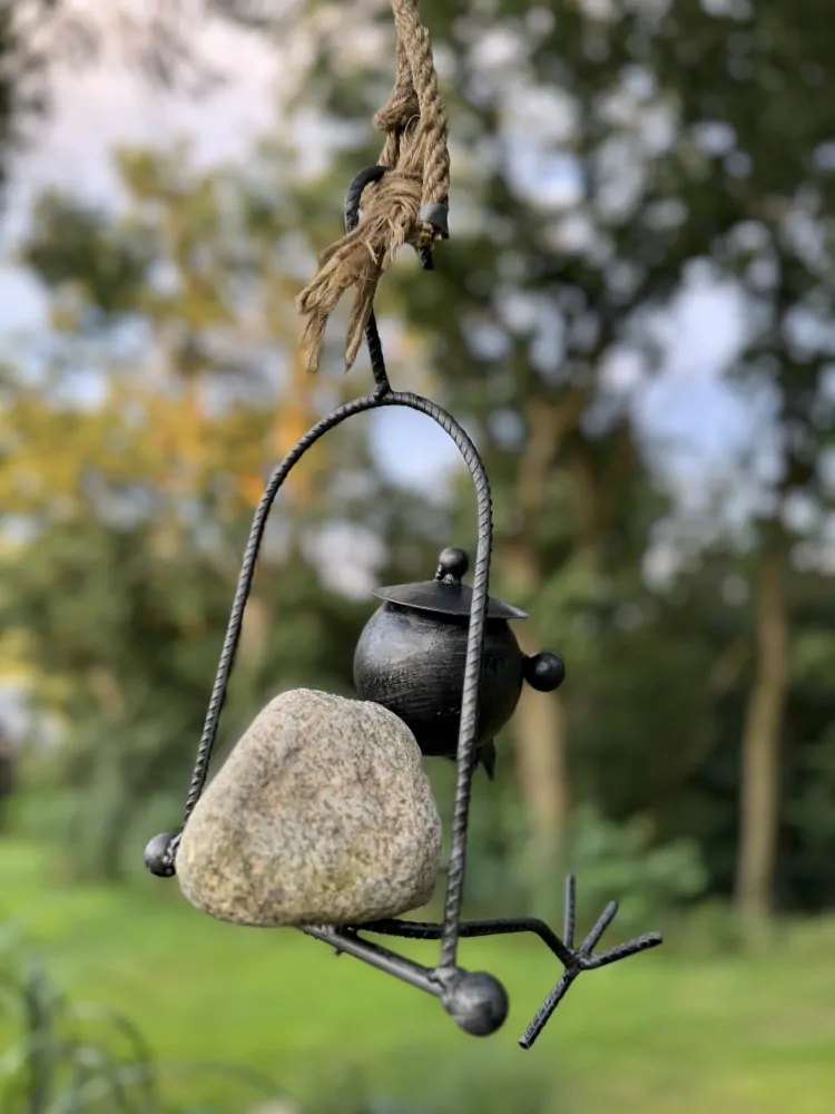 Kovaný pták na houpačce (s čepičkou) 