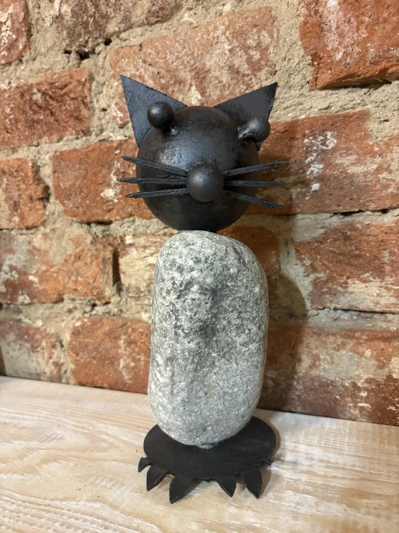 Kovaná kočka - tělo z kamene 25cm
