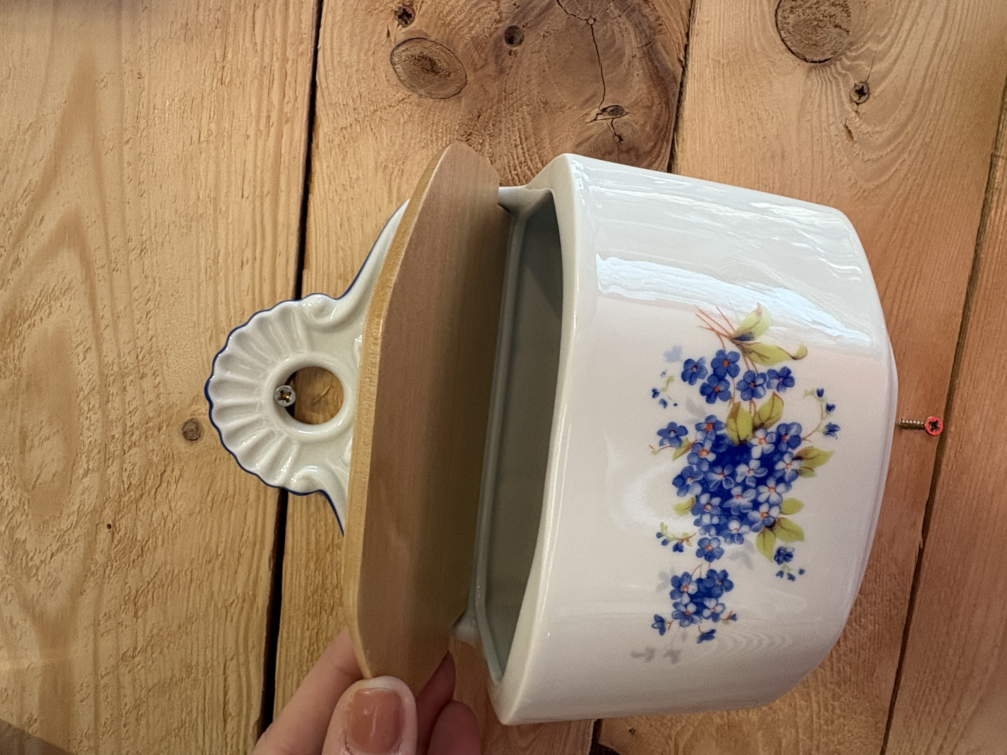 Závěsná porcelánová dóza bez nápisu - pomněnky