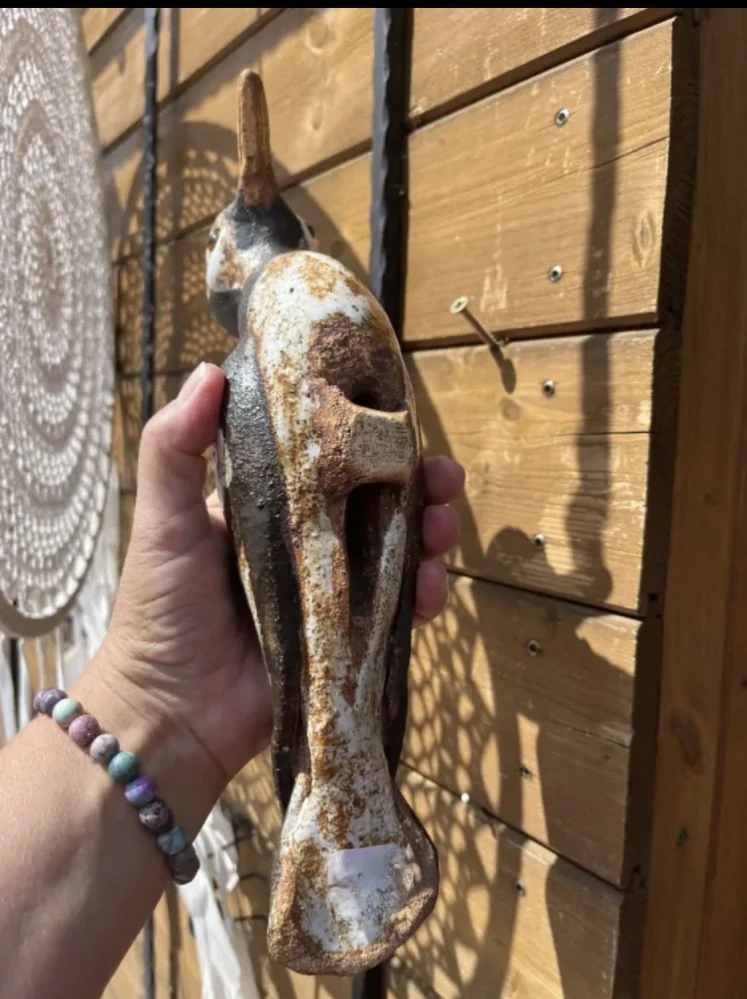 Dekorativní datel z keramiky (hnědý) 34cm