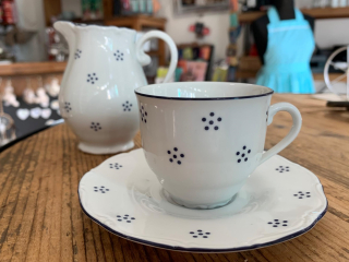 Prvorepublikový porcelánový šálek s podšálkem espresso