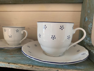 Prvorepublikový porcelánový šálek s podšálkem na kávu
