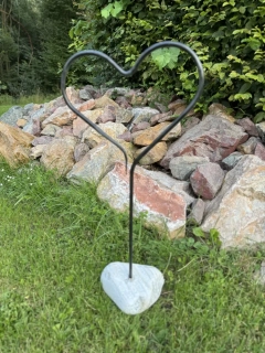 Kovane srdce na kameni 90cm