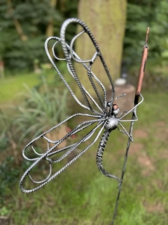 Vážka kovaná - zápich 100cm