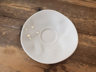 Pomačkaný porcelán - podšálek 15cm