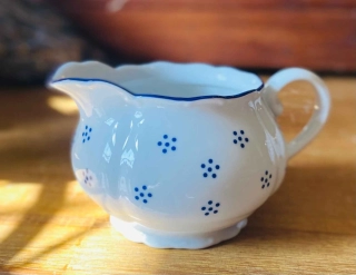 Prvorepubliková mlékovka (nižší)