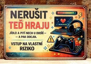 Plechová cedulka "Nerušit, teď hraju"